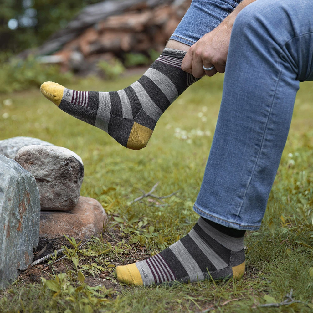 Men's Darn Tough Vermont Oxford Ltwt Crew 6 Men's Darn Tough Vermont Oxford Ltwt Crew - Image 6